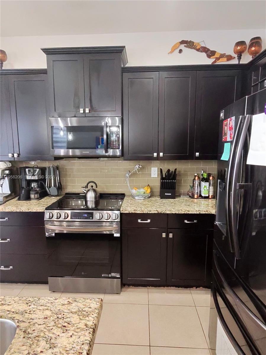 HEMINGWAY POINT - Residential