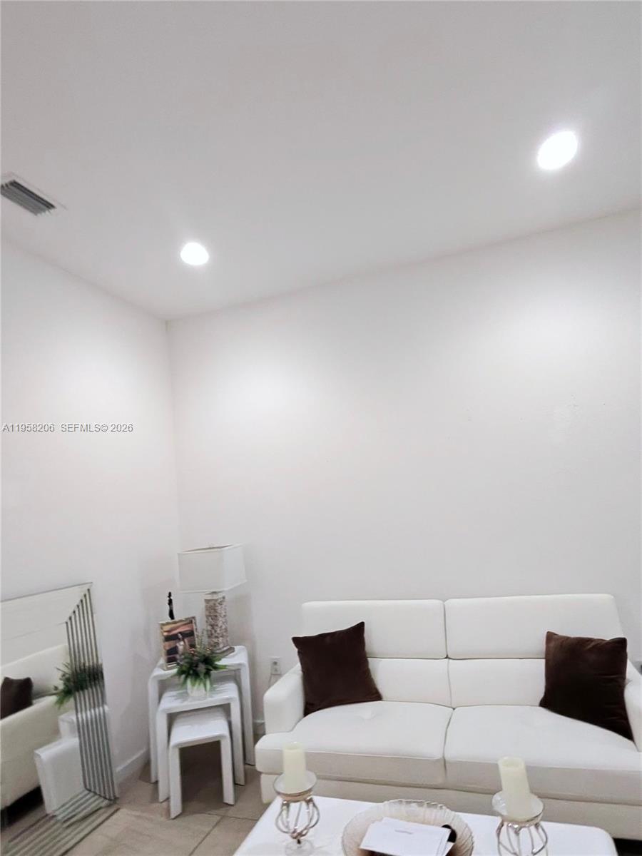 HEMINGWAY POINT - Residential