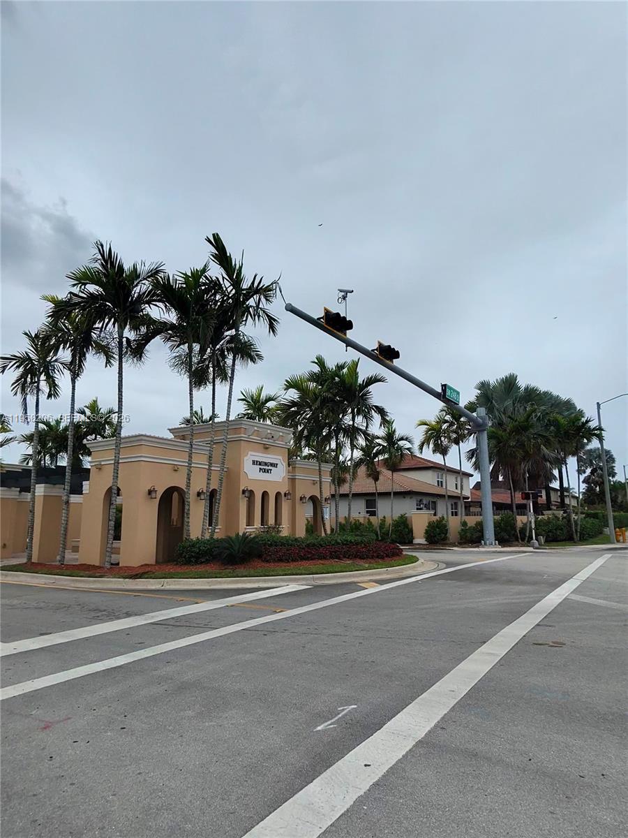 HEMINGWAY POINT - Residential