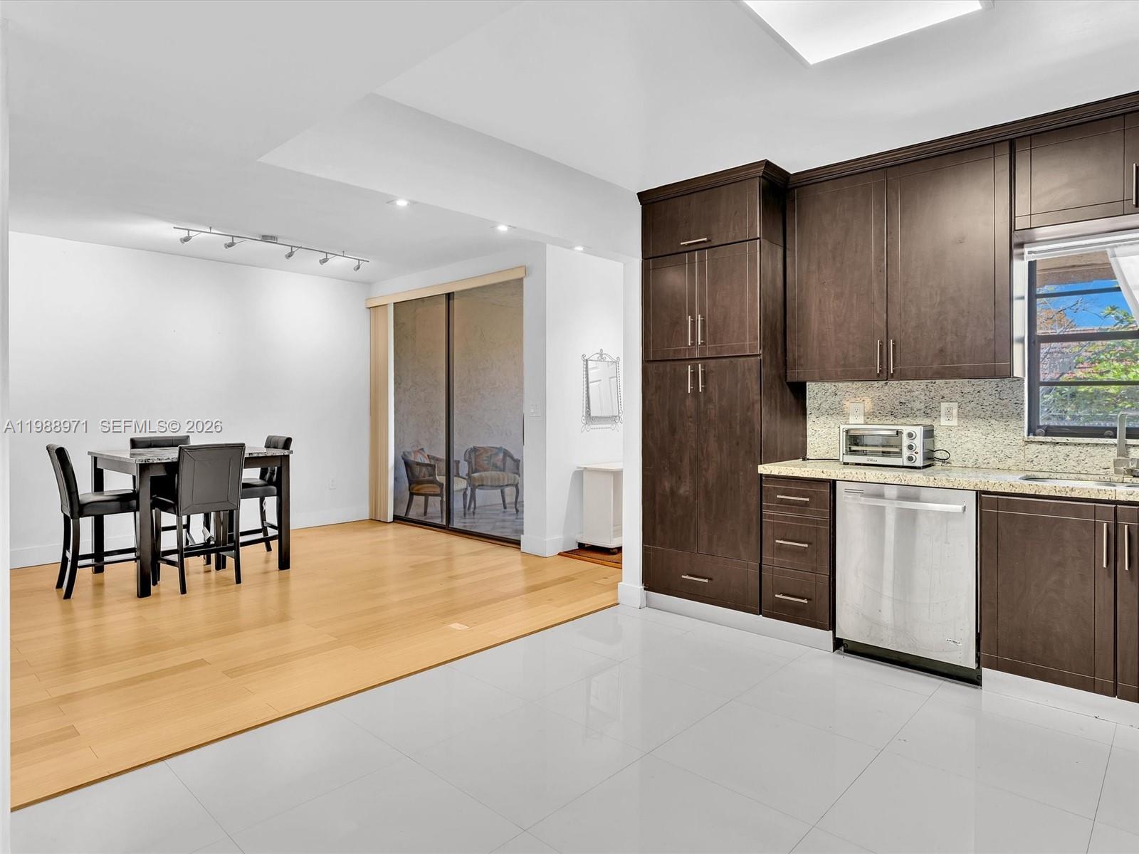 NORTHLAKE VLG AT CALIF CL - Residential Lease