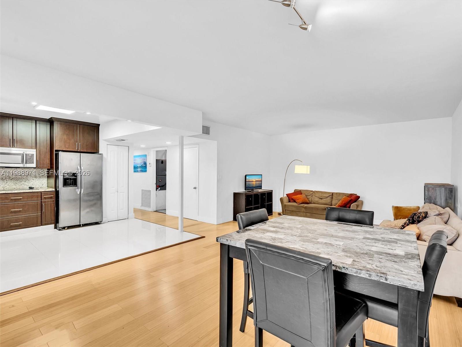 NORTHLAKE VLG AT CALIF CL - Residential Lease