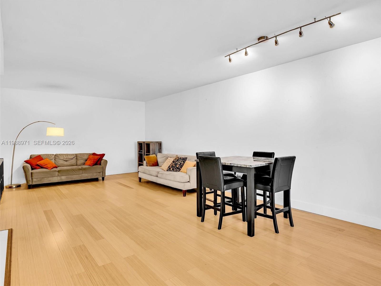 NORTHLAKE VLG AT CALIF CL - Residential Lease