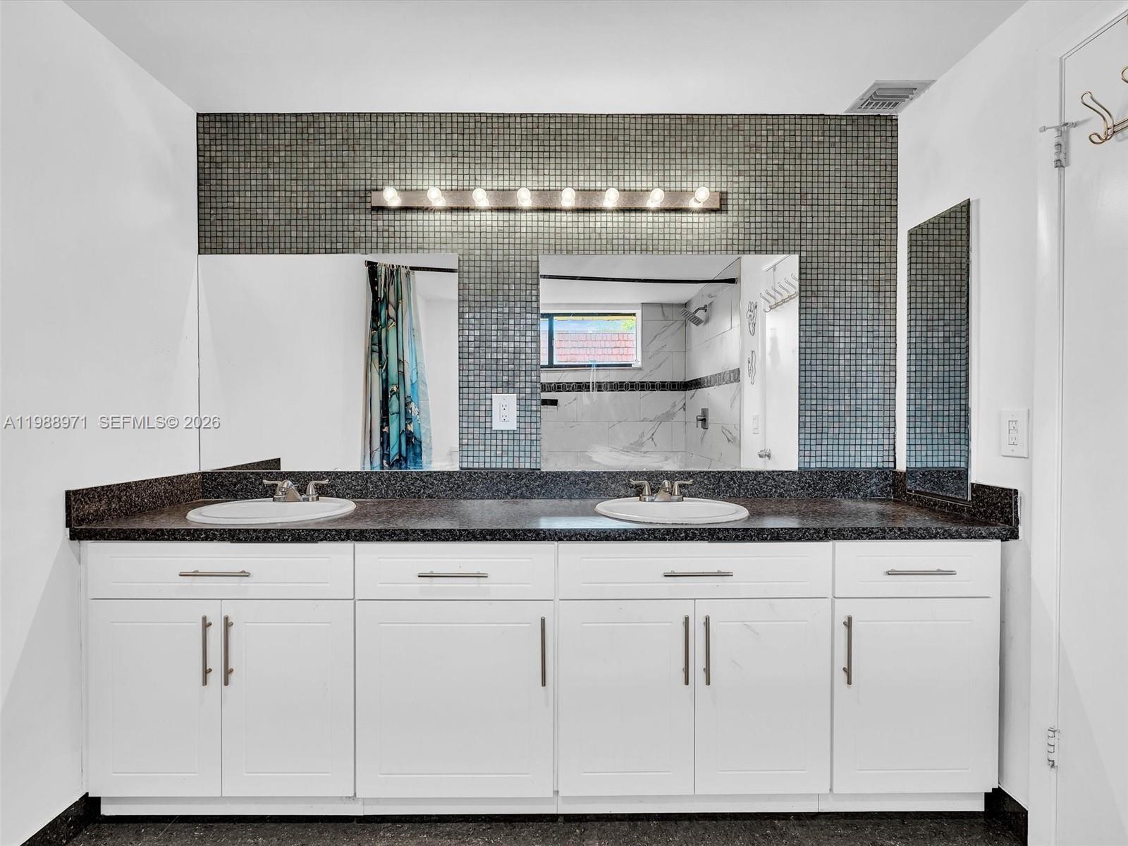 NORTHLAKE VLG AT CALIF CL - Residential Lease