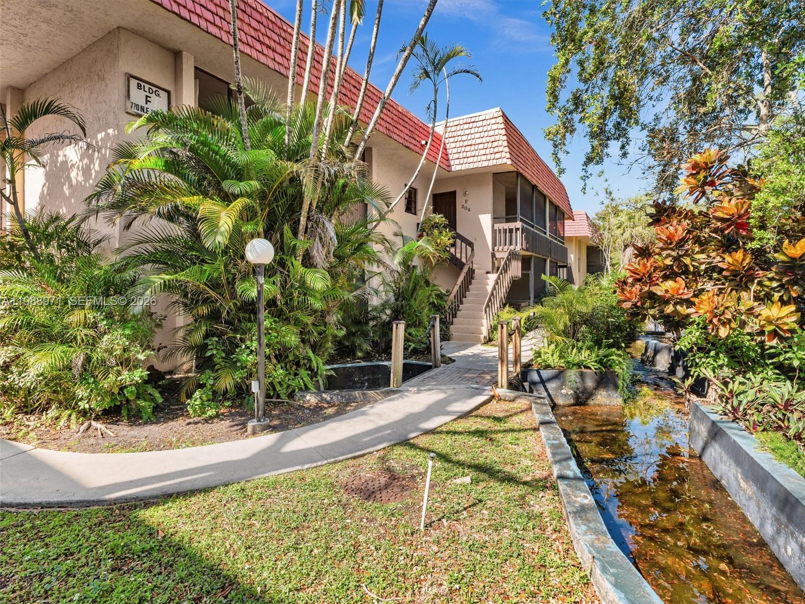 NORTHLAKE VLG AT CALIF CL - Residential Lease