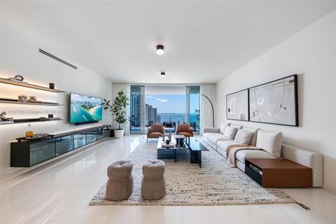 300 BISCAYNE BLVD WAY 2504 Miami FL 33131