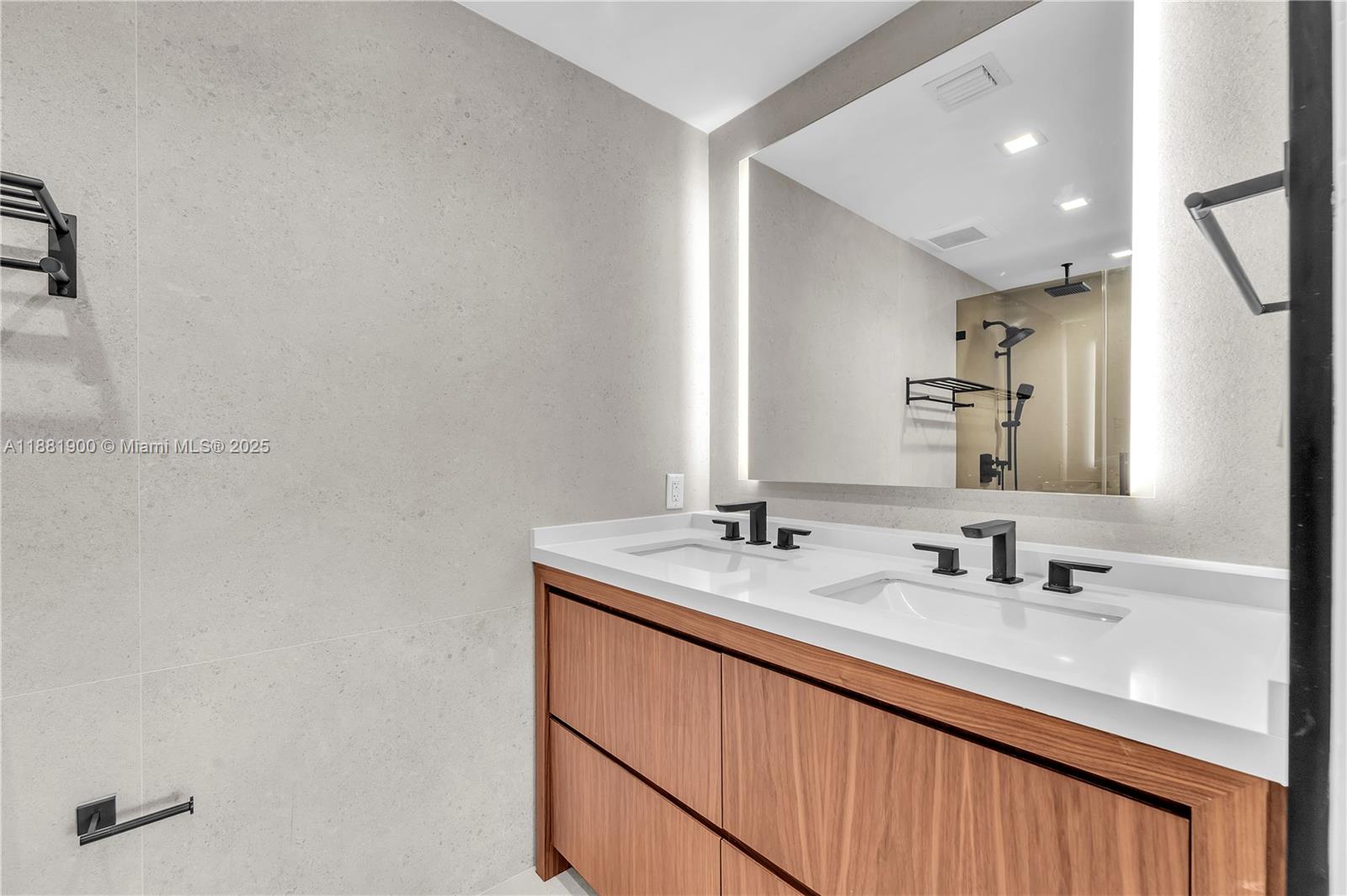 COLLONADE CONDO - Residential Lease