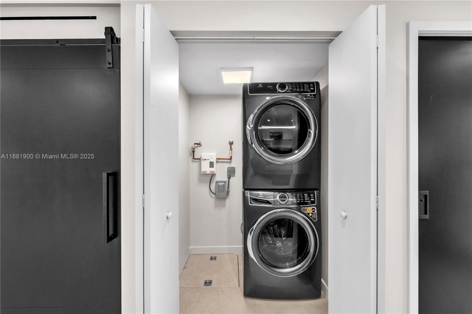 COLLONADE CONDO - Residential Lease