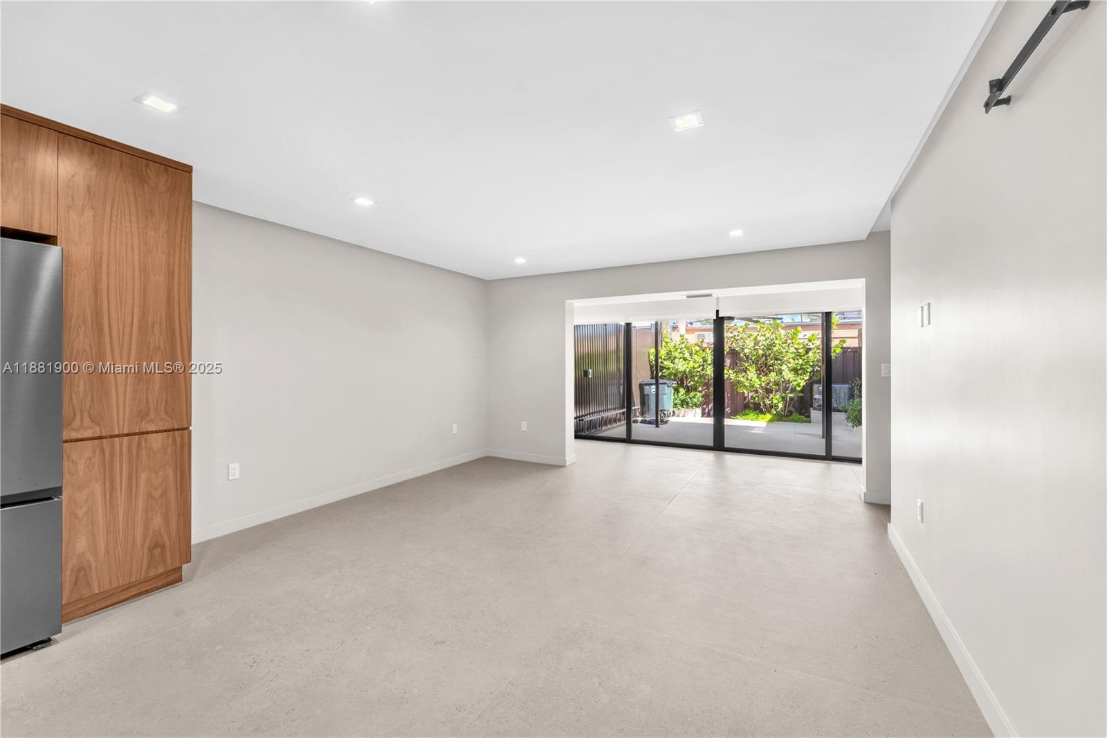 COLLONADE CONDO - Residential Lease