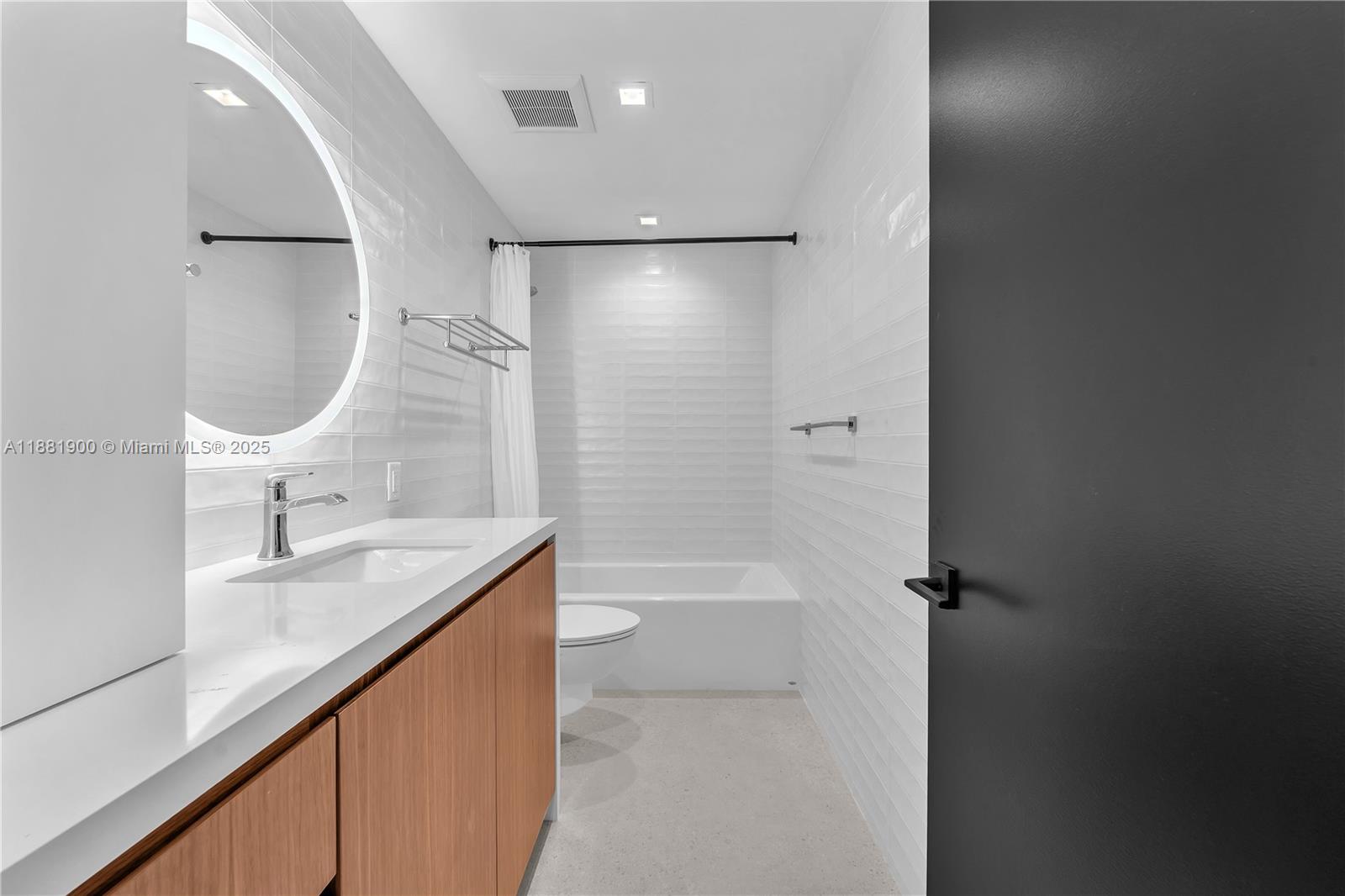 COLLONADE CONDO - Residential Lease