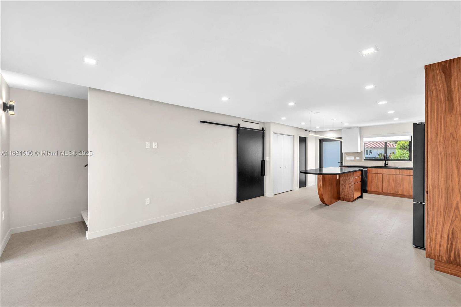COLLONADE CONDO - Residential Lease