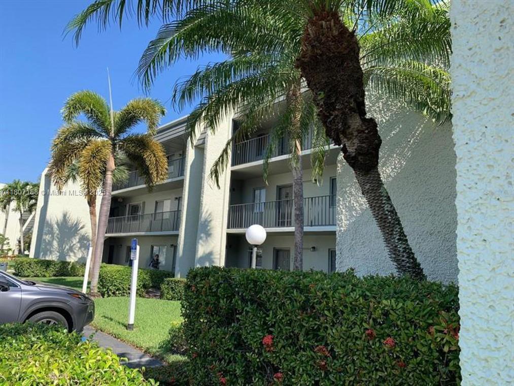 FOUNTAINS OF PALM BEACH C - Residential