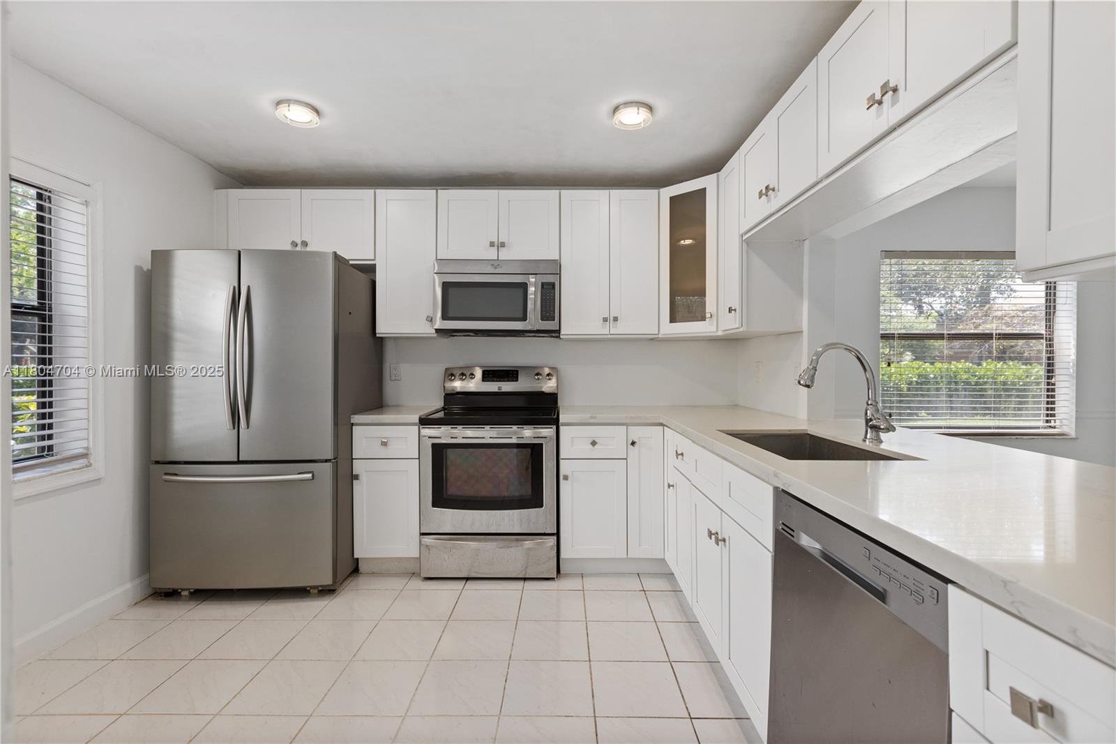 10491 Nw 6th St, Pembroke Pines, Miami-Dade County, Florida - 3 Bedrooms  
3 Bathrooms - 