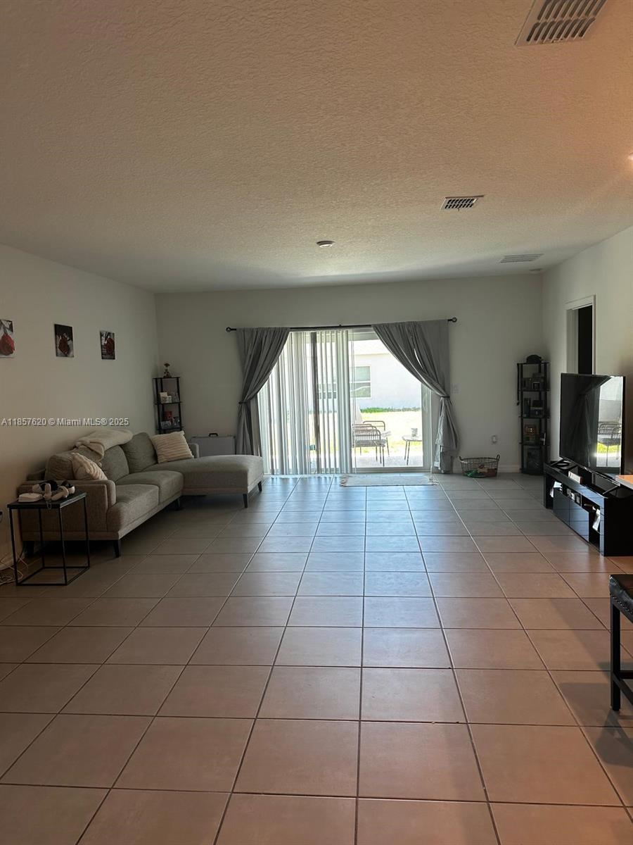 TIERRA DEL SOL EAST - Residential