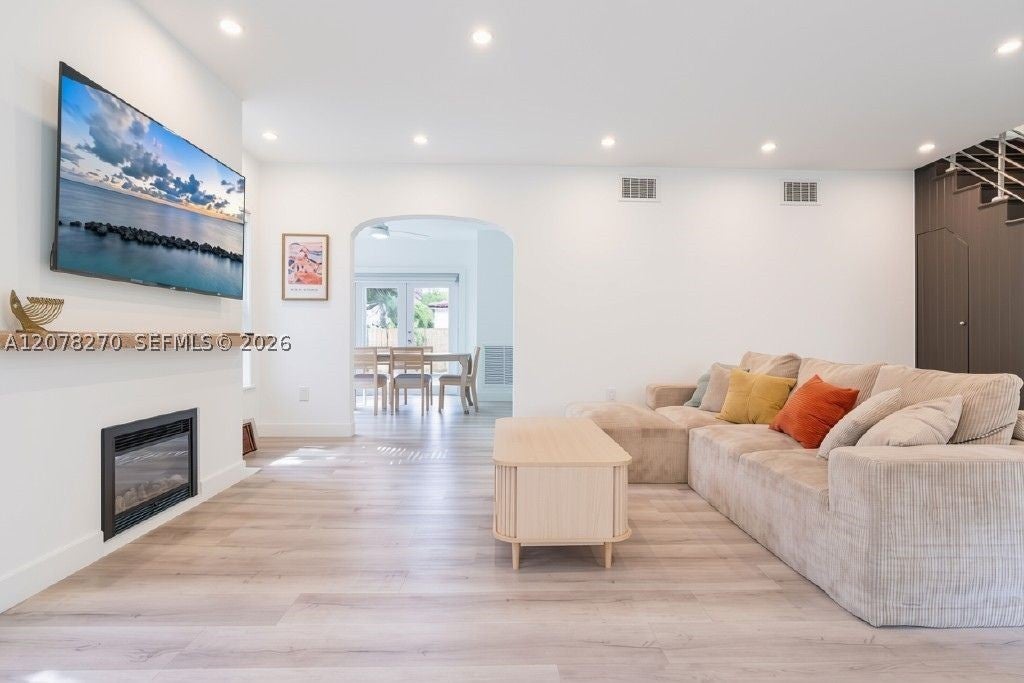 22 NE 44th St 0