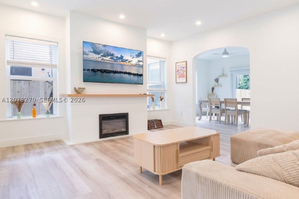 22 NE 44th St 0