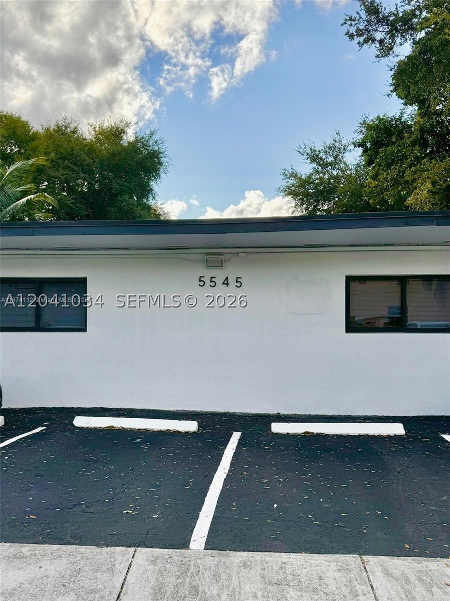 5545 N Miami Ave 8