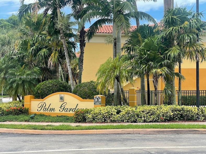 LOCATION, LOCATION, LOCATION. Great condition 2 bed 2 bath 3rd floor condo unit in Palm Gardens at Doral, Gated community, club house, pool, exercise room, tile through the unit. Easy access to turnpike. Great school district. Close to Dolphin mall and International mall and many convenience stores and beautiful public parks.
Property will be delivery properly clean and white painted