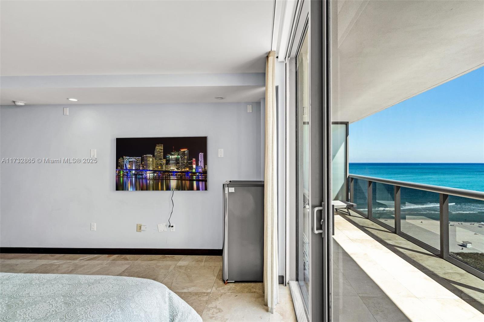 5875 Collins Ave 1704