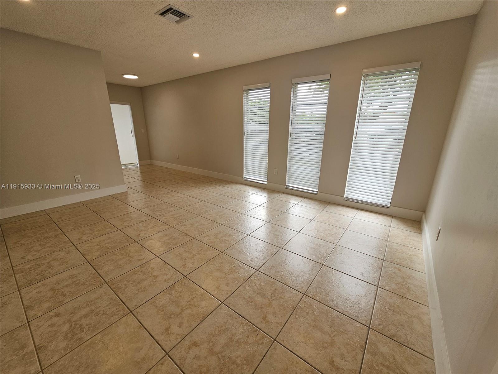 HOLLYWOOD TERRACE - Residential Lease