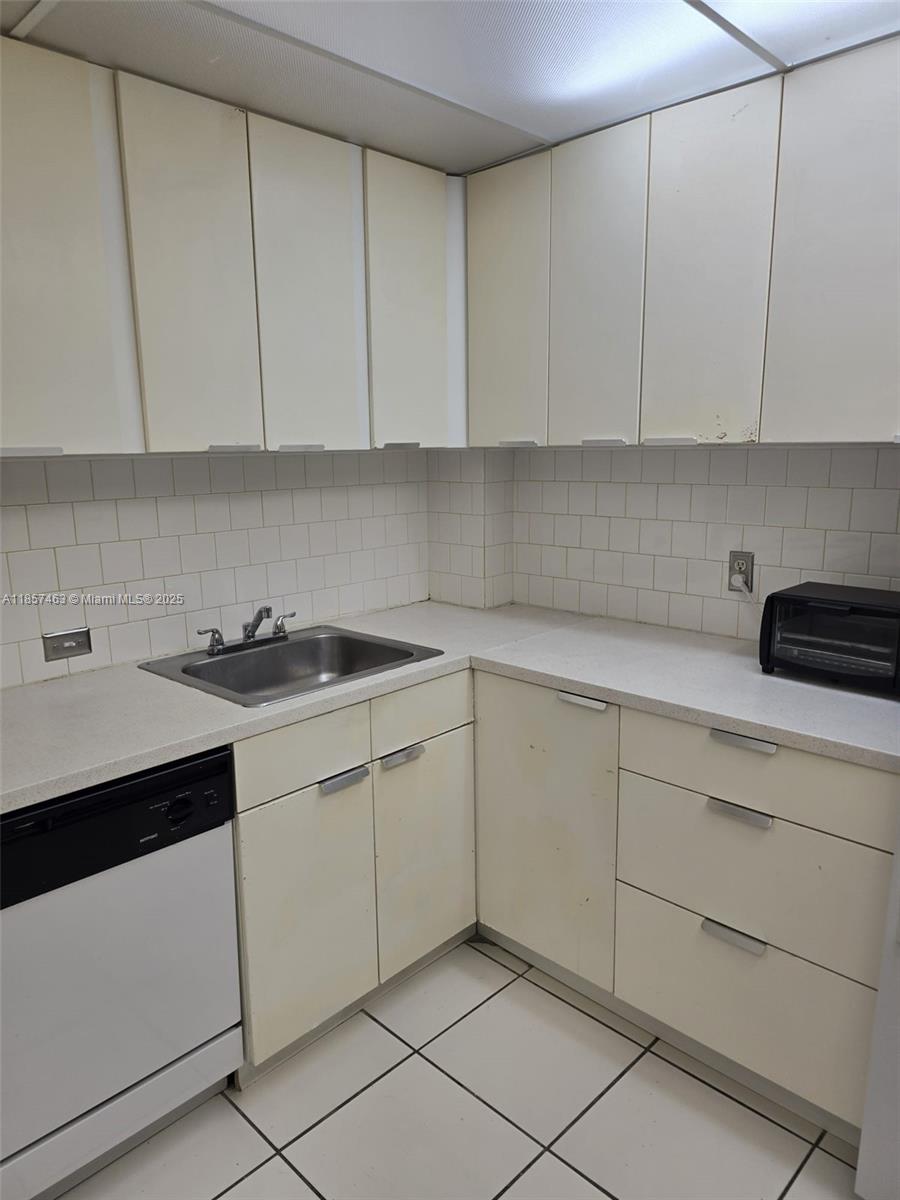 WOODSIDE APTS CONDO - Residential