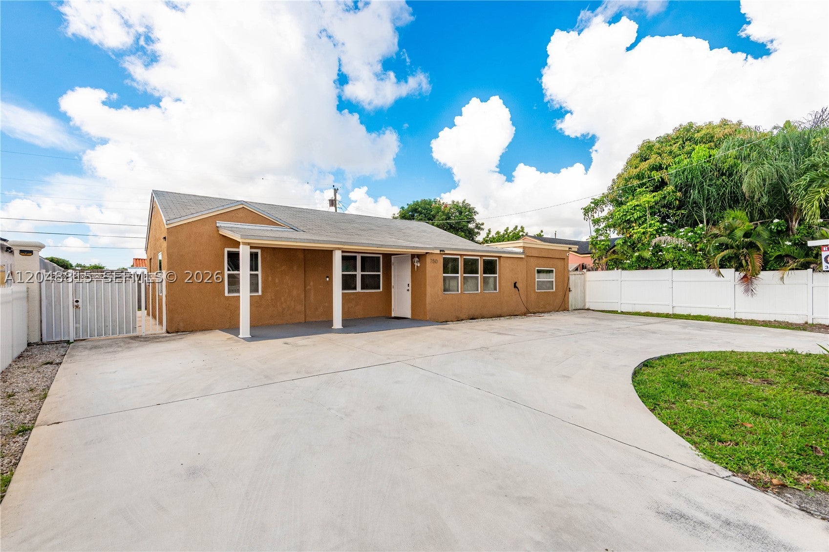 750 NE 4th Pl