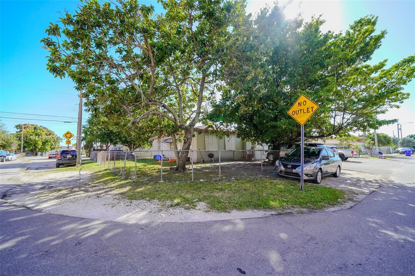 9 units for Sale in Little Havana.Prime Investment Opportunity in the Heart of Miami!
This unique property is situated on a generous lot measuring 10,000 sf and features a multi-structure layout designed to maximize both living and income-generating potential.
Main House: A spacious 4-bedroom, 2-bathroom home perfect for long-term tenants.
Eight Studio Units: Well-maintained, income-producing studios offering flexibility for short-term or long-term rentals. The combined structures make this property an excellent opportunity for a steady revenue stream or a value-add investment project.
Nestled in a vibrant and sought-after area, this property is:
Located minutes from Coral Gables, Brickell, and Downtown Miami, offering unparalleled access to dining, entertainment, and employment hubs.