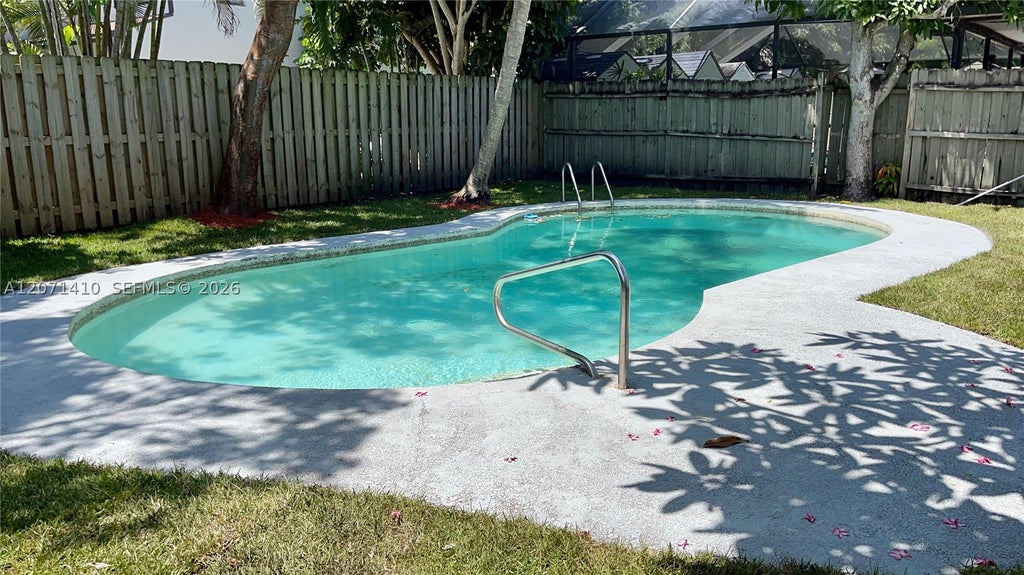 Photo of 820 SE 12th St #2, Fort Lauderdale, FL 33316 (MLS # A12071410)