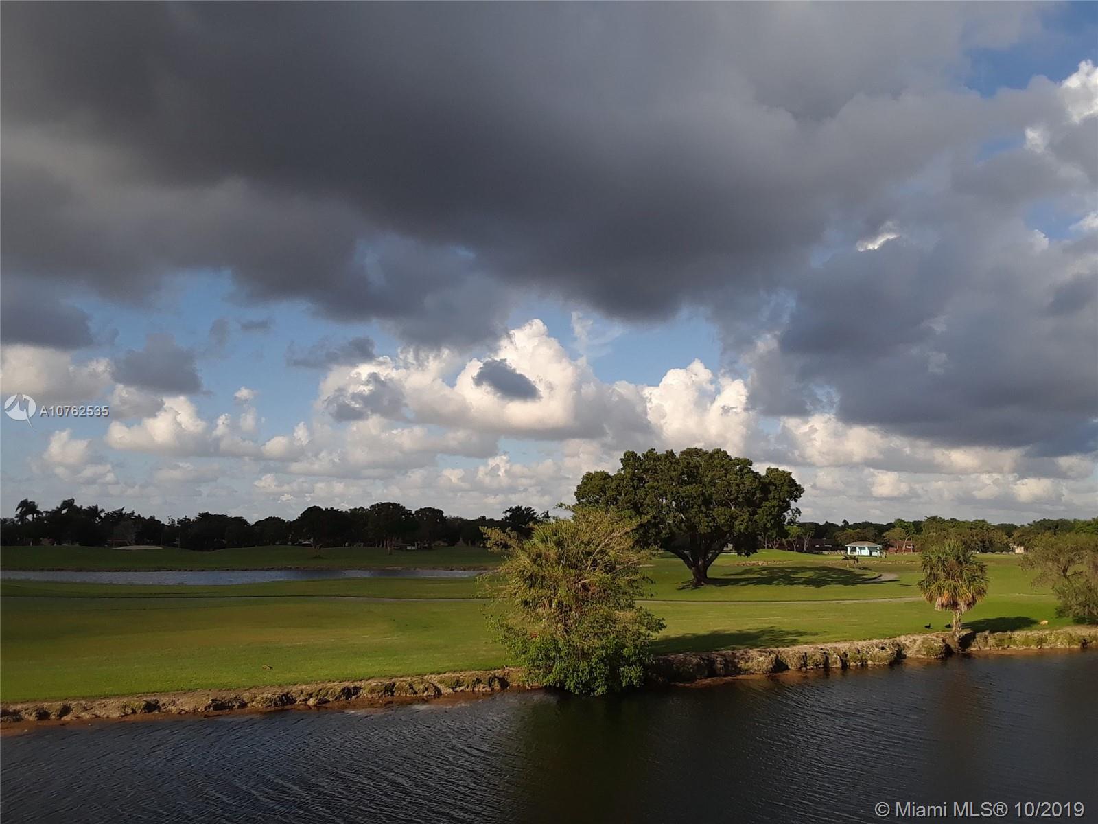 CATALONIA LAKE VILLAS - Residential Lease