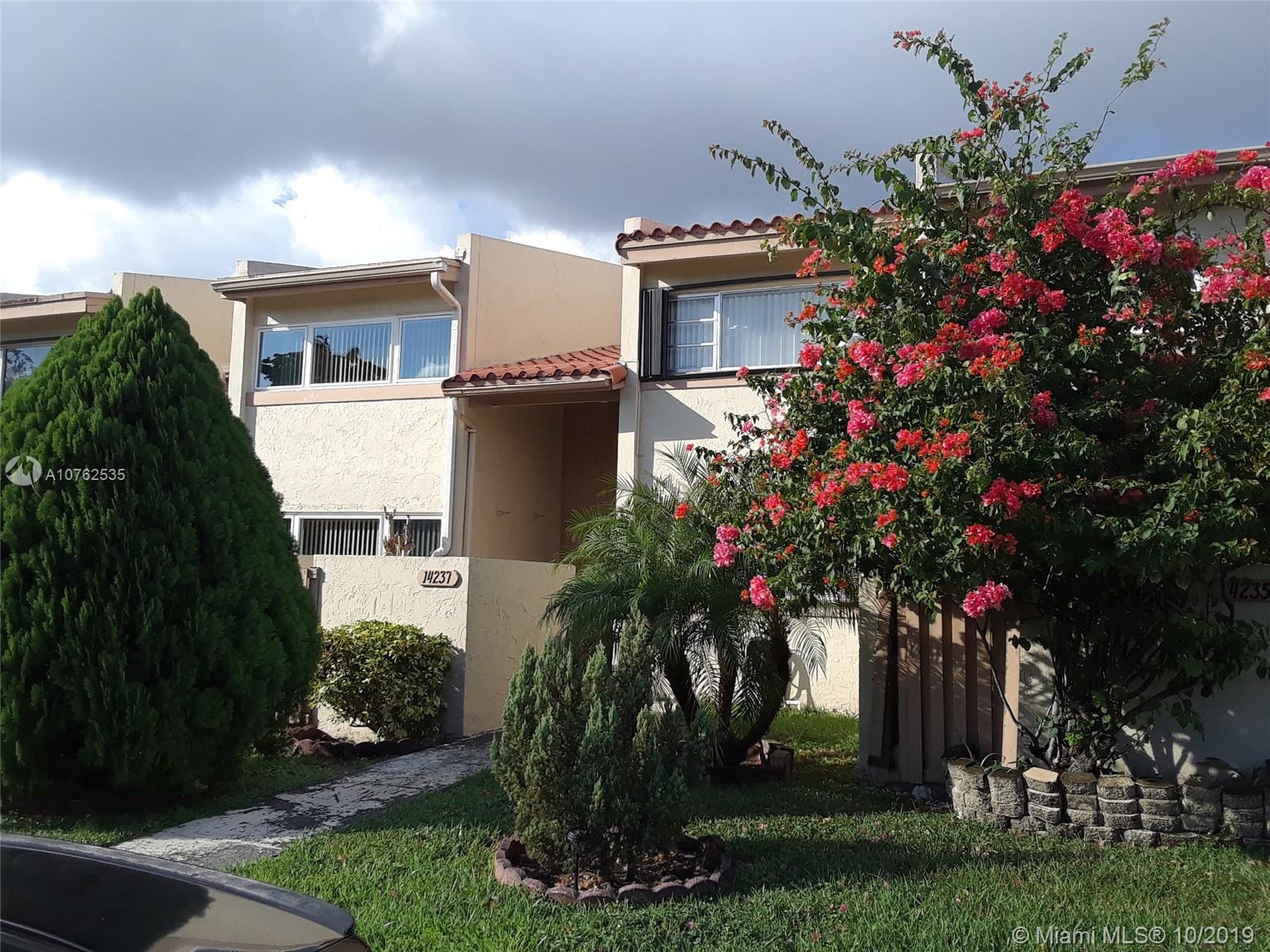 CATALONIA LAKE VILLAS - Residential Lease