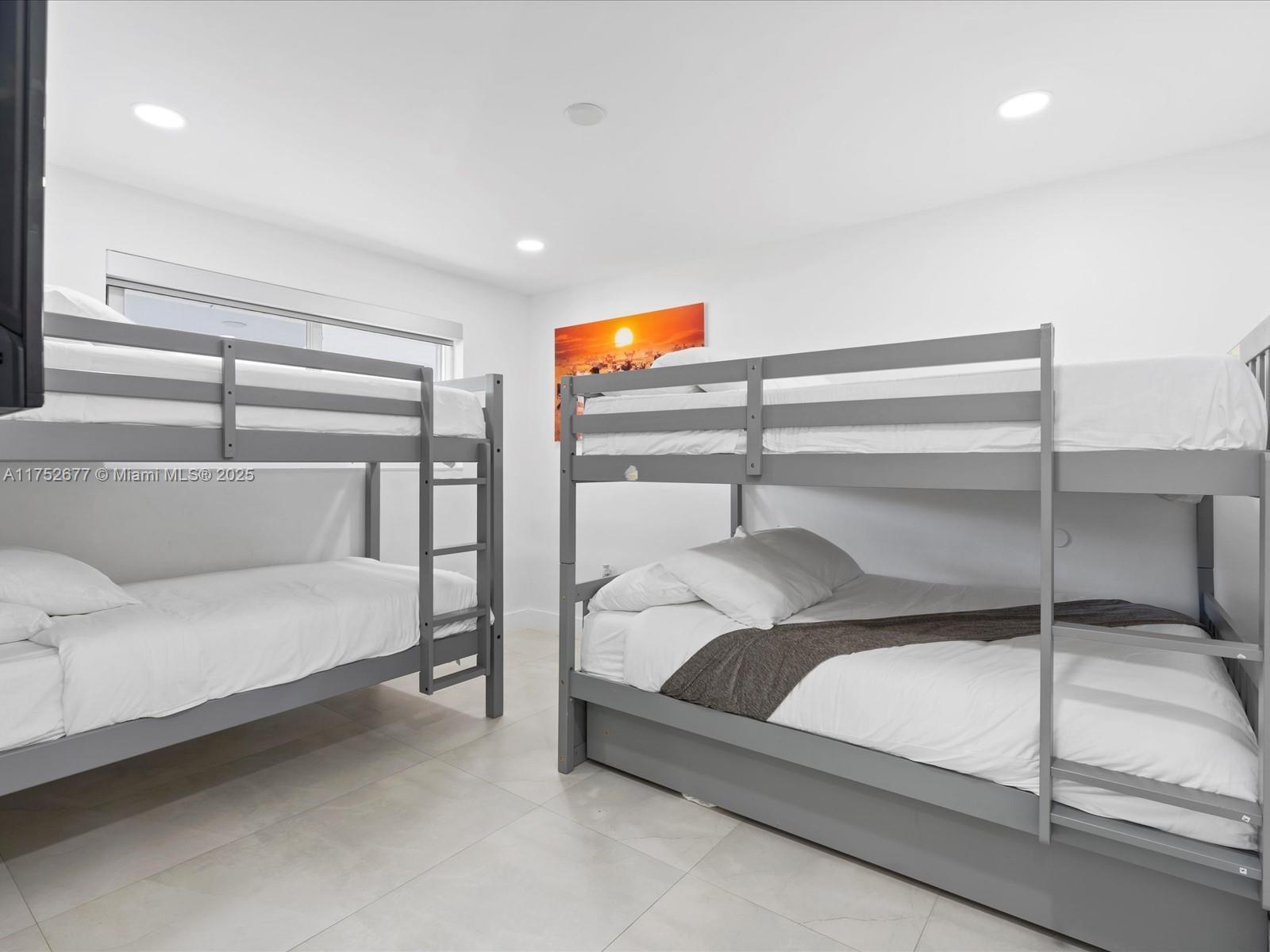 ELLAS LITTLE ACRES 1ST AD - Residential