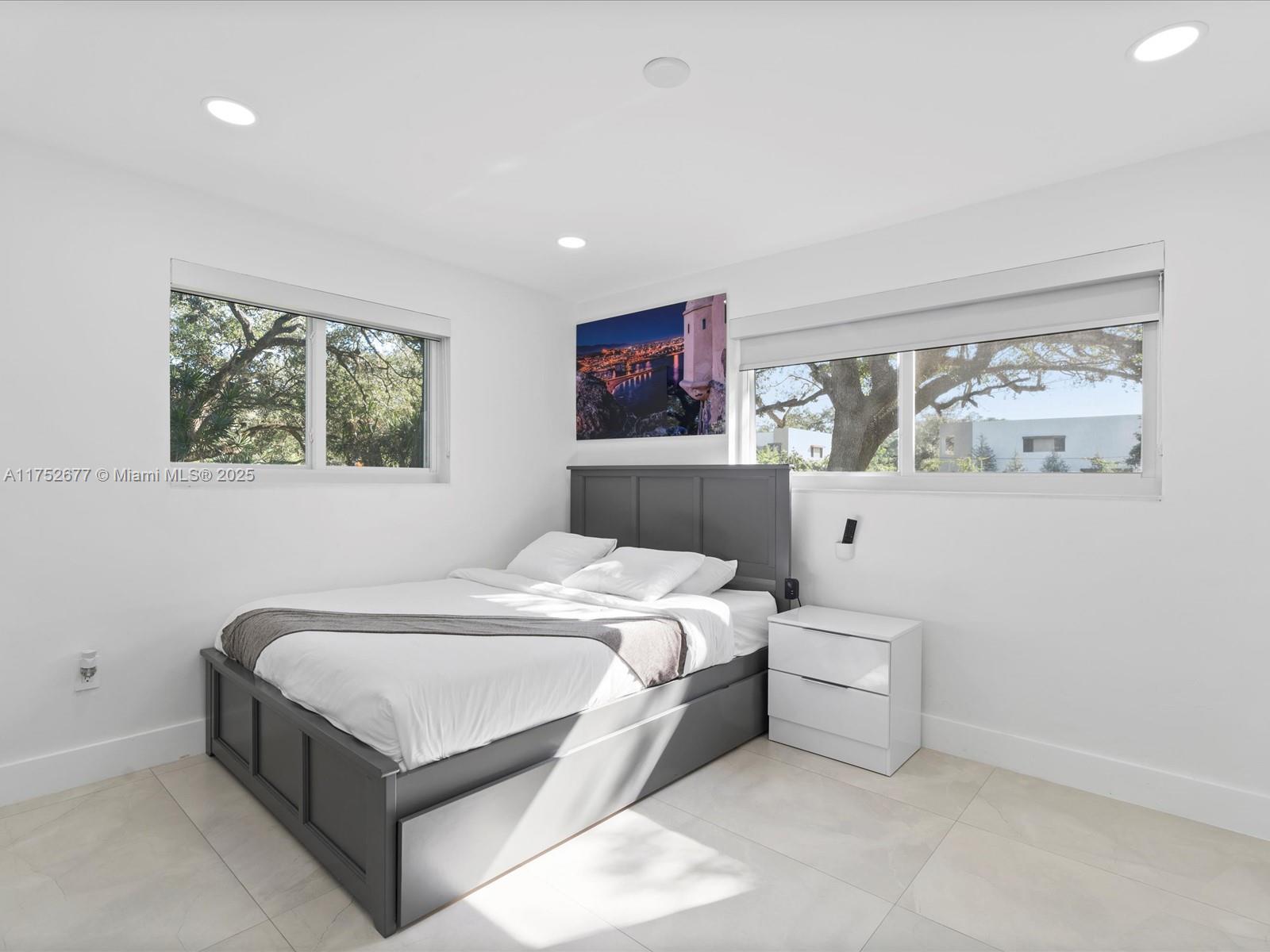 ELLAS LITTLE ACRES 1ST AD - Residential