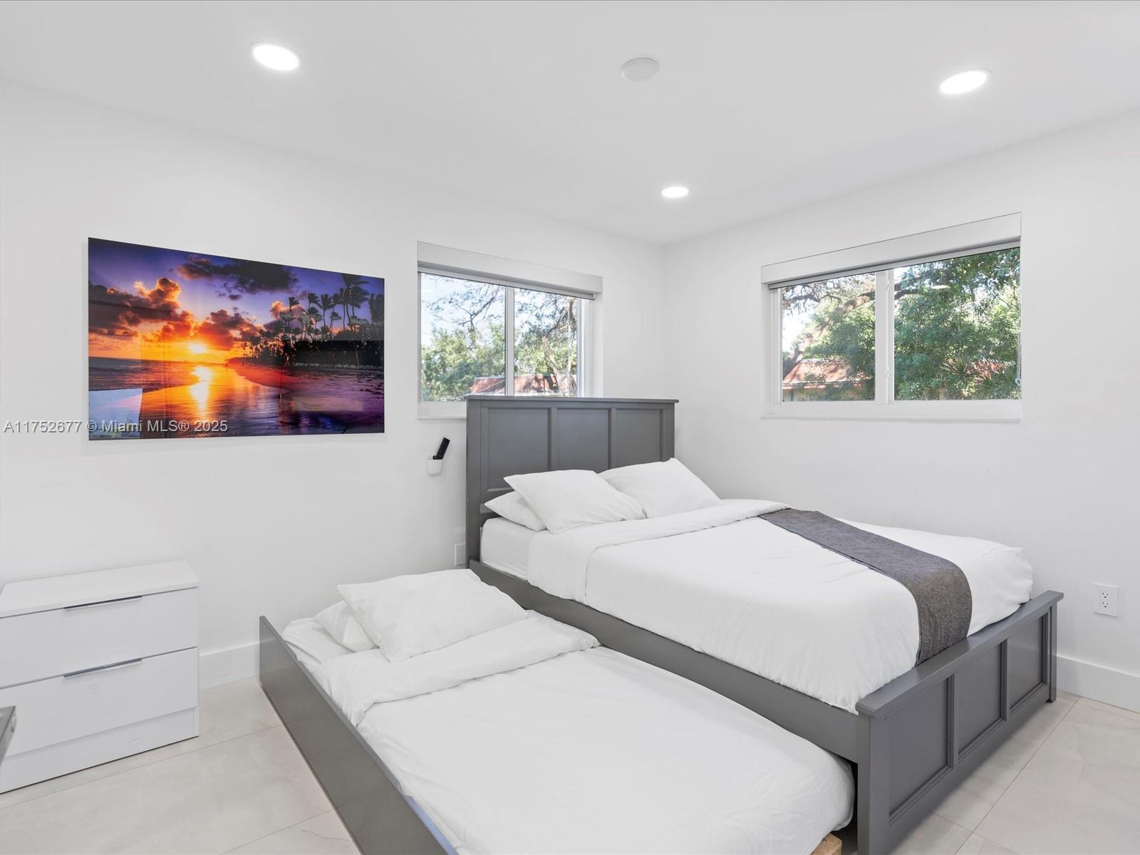 ELLAS LITTLE ACRES 1ST AD - Residential
