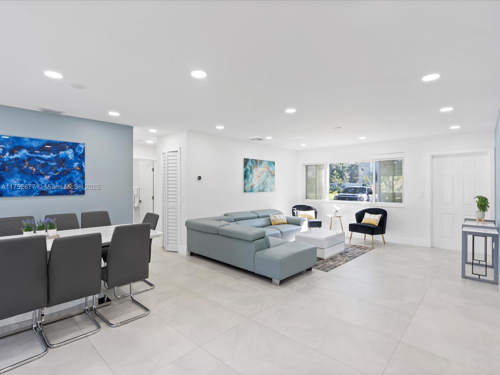 ELLAS LITTLE ACRES 1ST AD - Residential
