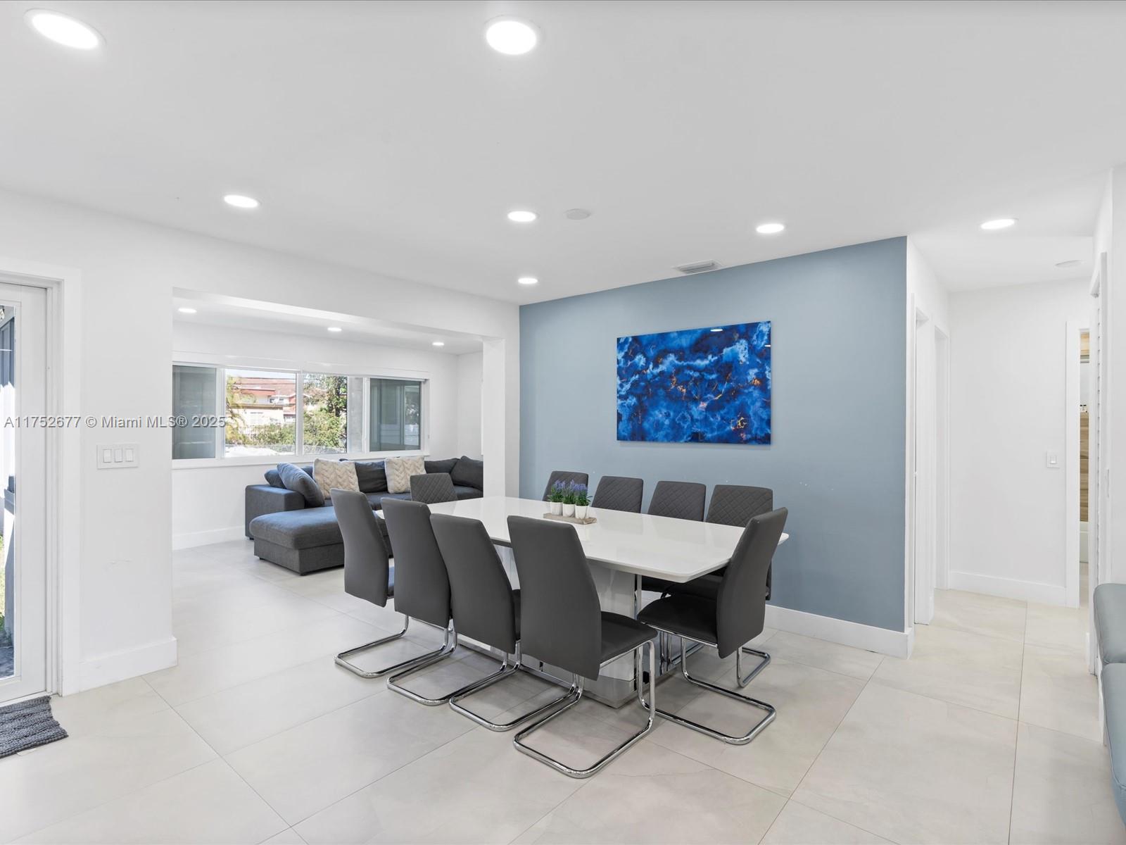 ELLAS LITTLE ACRES 1ST AD - Residential
