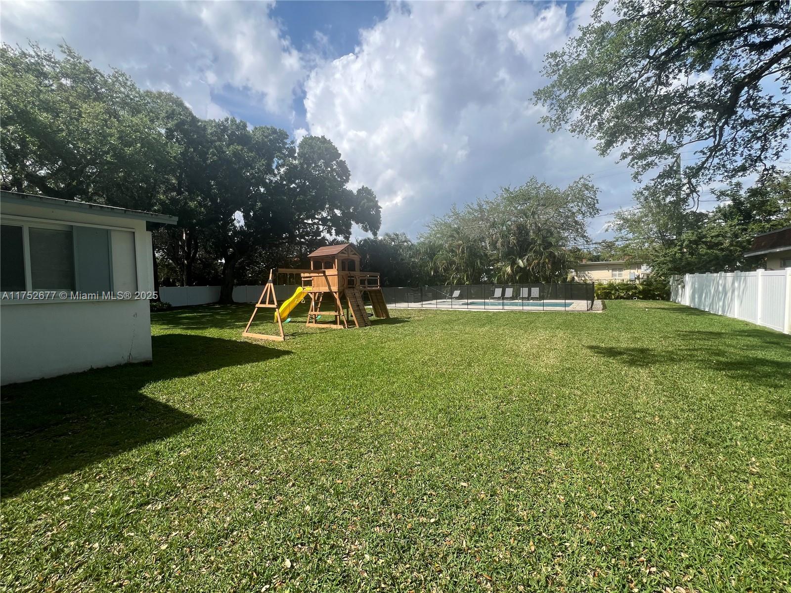 4121 SW 54th Ct