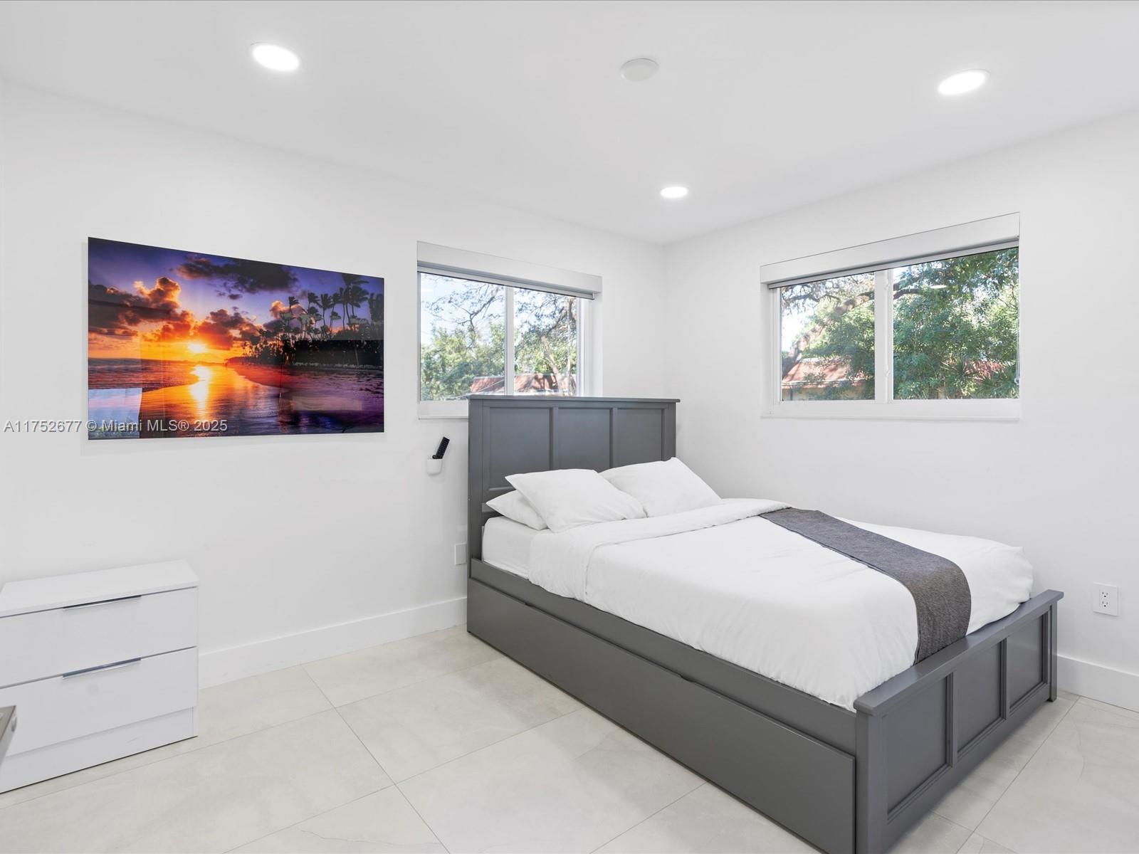 ELLAS LITTLE ACRES 1ST AD - Residential