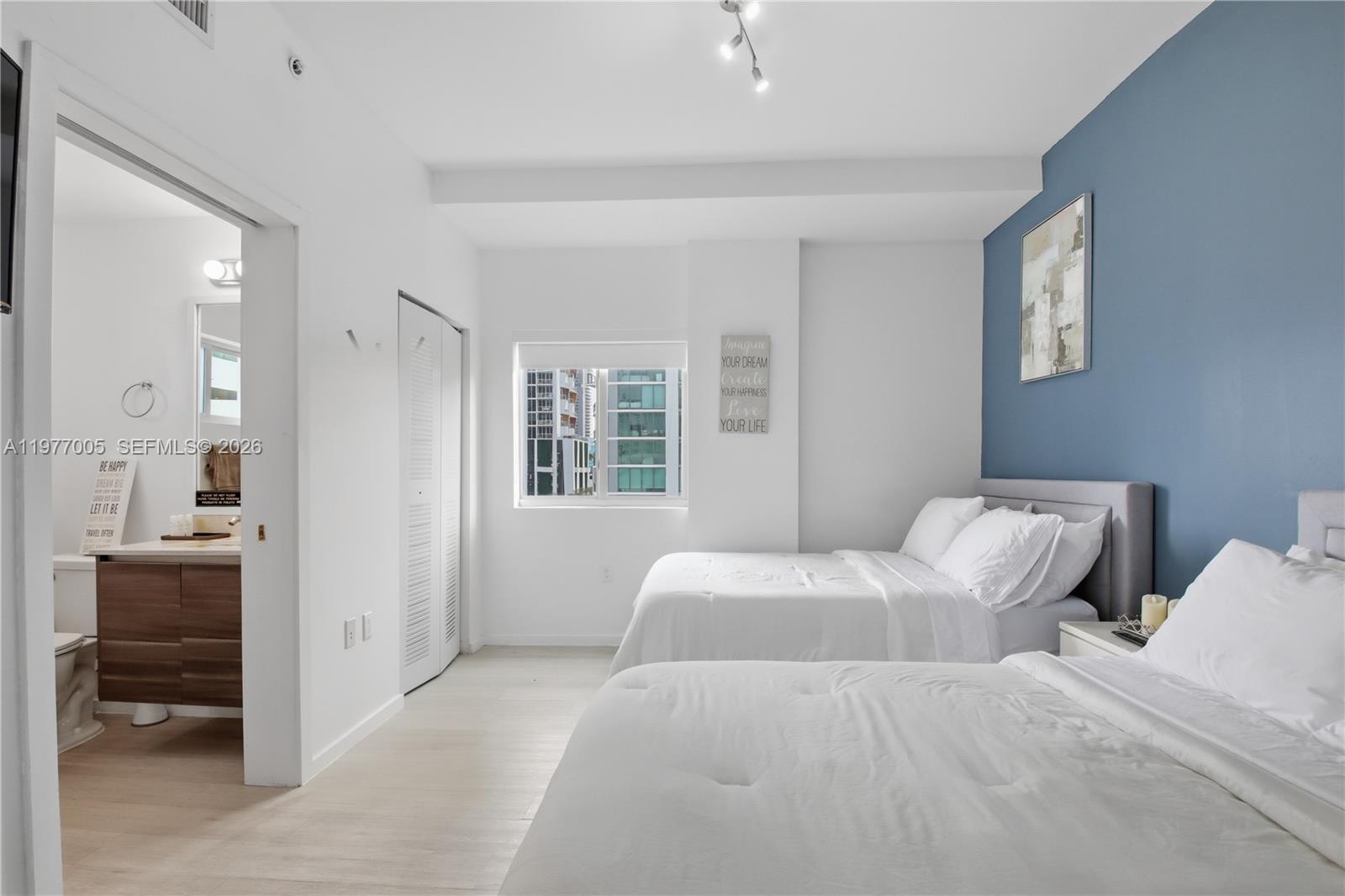 EMILIA CONDO - Residential