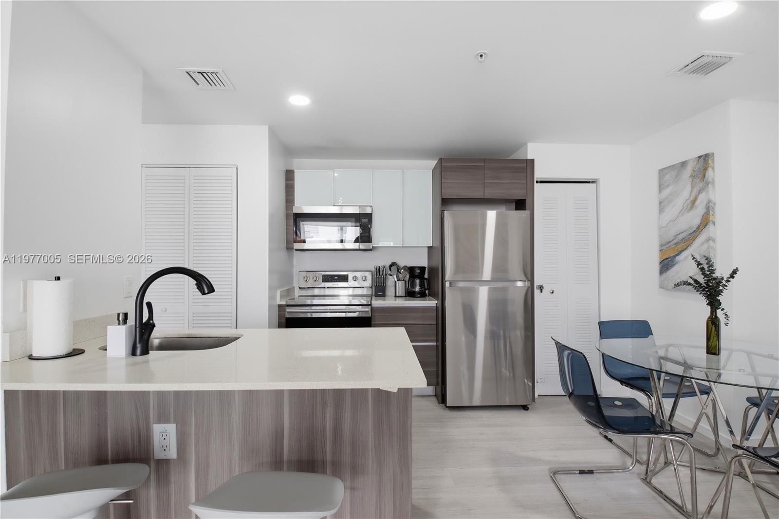 EMILIA CONDO - Residential