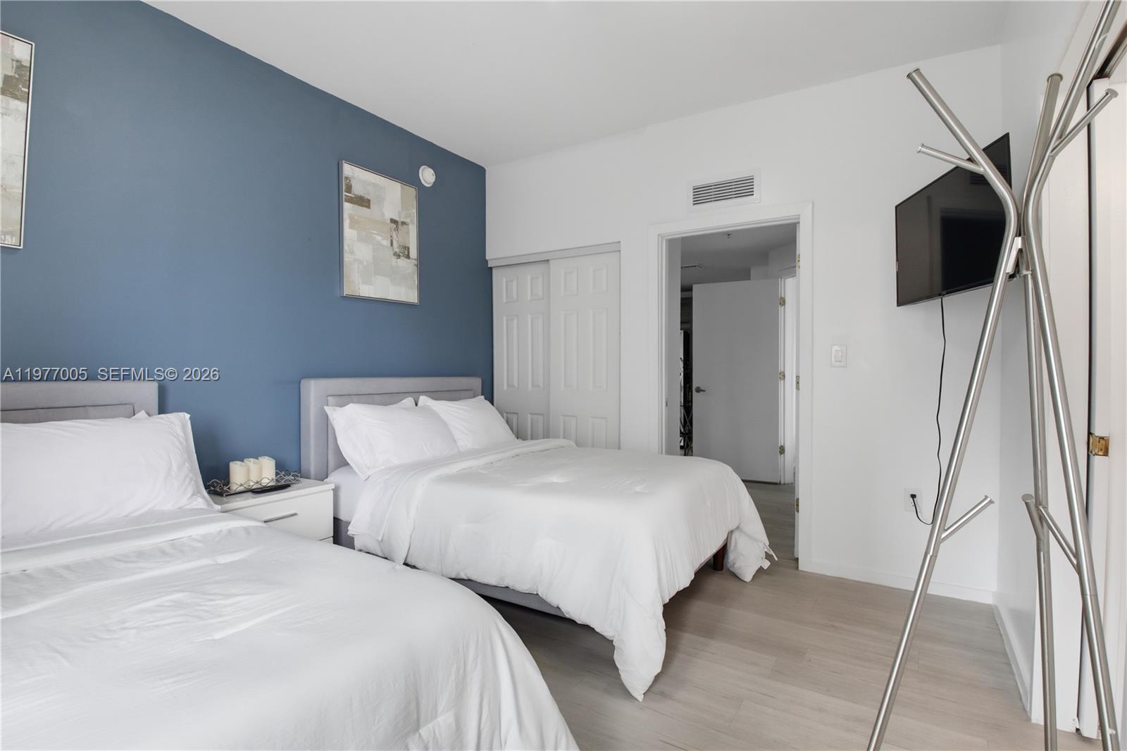 EMILIA CONDO - Residential