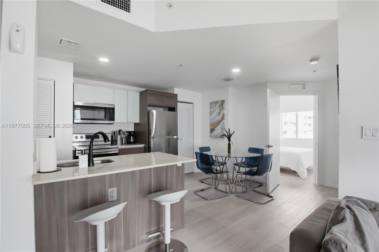 EMILIA CONDO - Residential