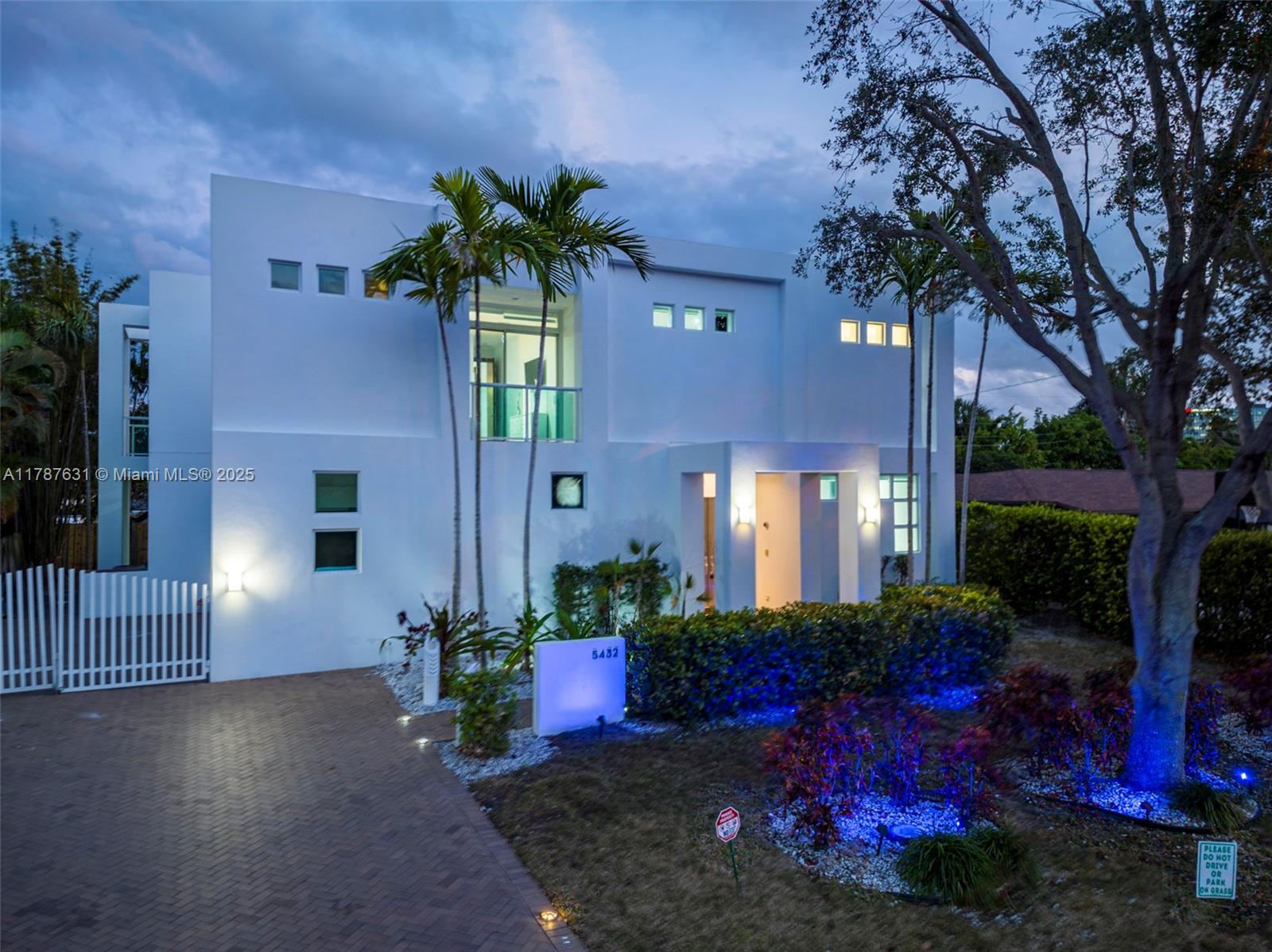 Rental Property at 5432 Ne 21st Ter, Fort Lauderdale, Broward County, Florida - Bedrooms: 7 
Bathrooms: 5  - $14,995 MO.