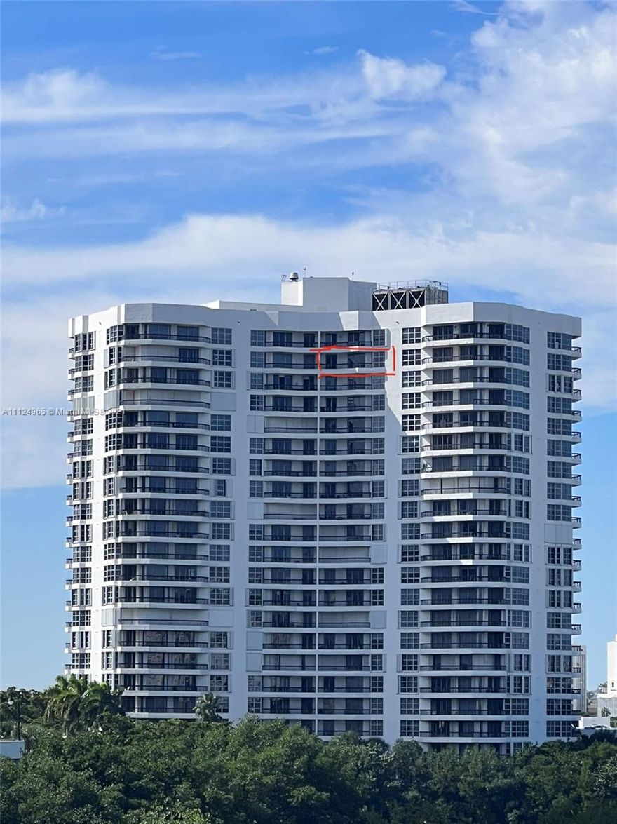 2/2 fully furnished lower Penthouse condo located in the heart of the exclusive City of Aventura. Bright and full of natural light, views from the moment you open the door. Remodeled split floor plan with two main bathrooms. Private washer & Dryer. Oversize Master bedroom & bathroom. walk in in closet. Panoramic views of the Intracoastal, the Ocean, Mystic Pointe Marina and Golden Beach. Mystic Pointe is a hidden gem with plenty of Amenities such as tennis courts, swimming pool, jacuzzi, Sauna, fitness center, game room, mini market and much more.