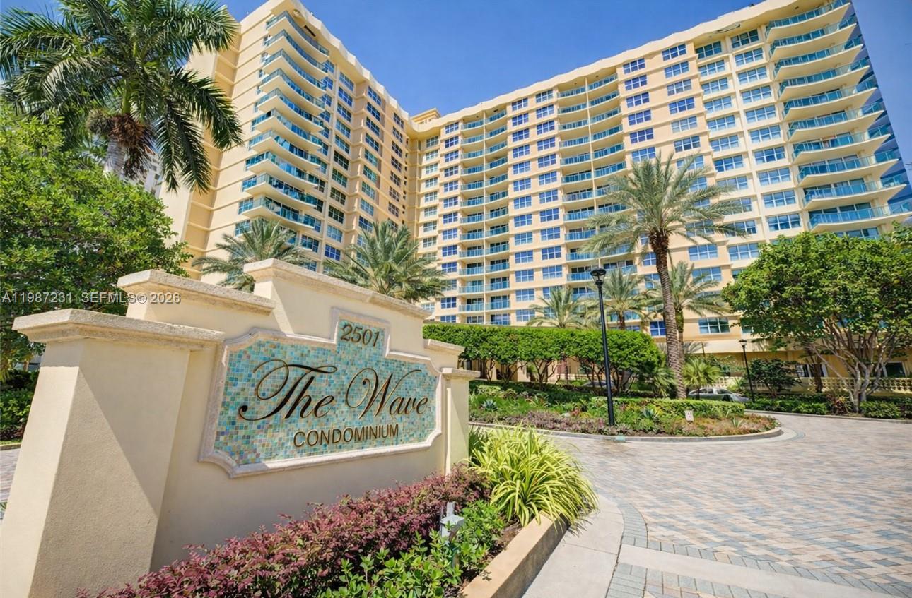 WAVE CONDO - Residential