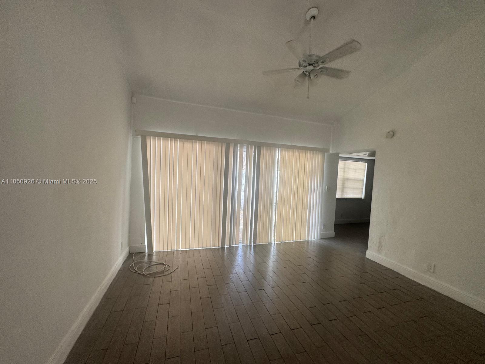 3/2 CONDO FOR REN IN THE GREAT AREA OF SUNRISE NEAR TO MANY WONDERFULLY PLACES
