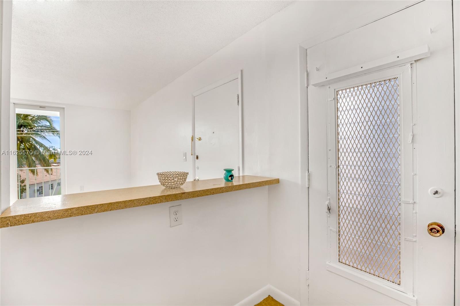 THE KNIGHTSBRIDGE CONDO - Residential