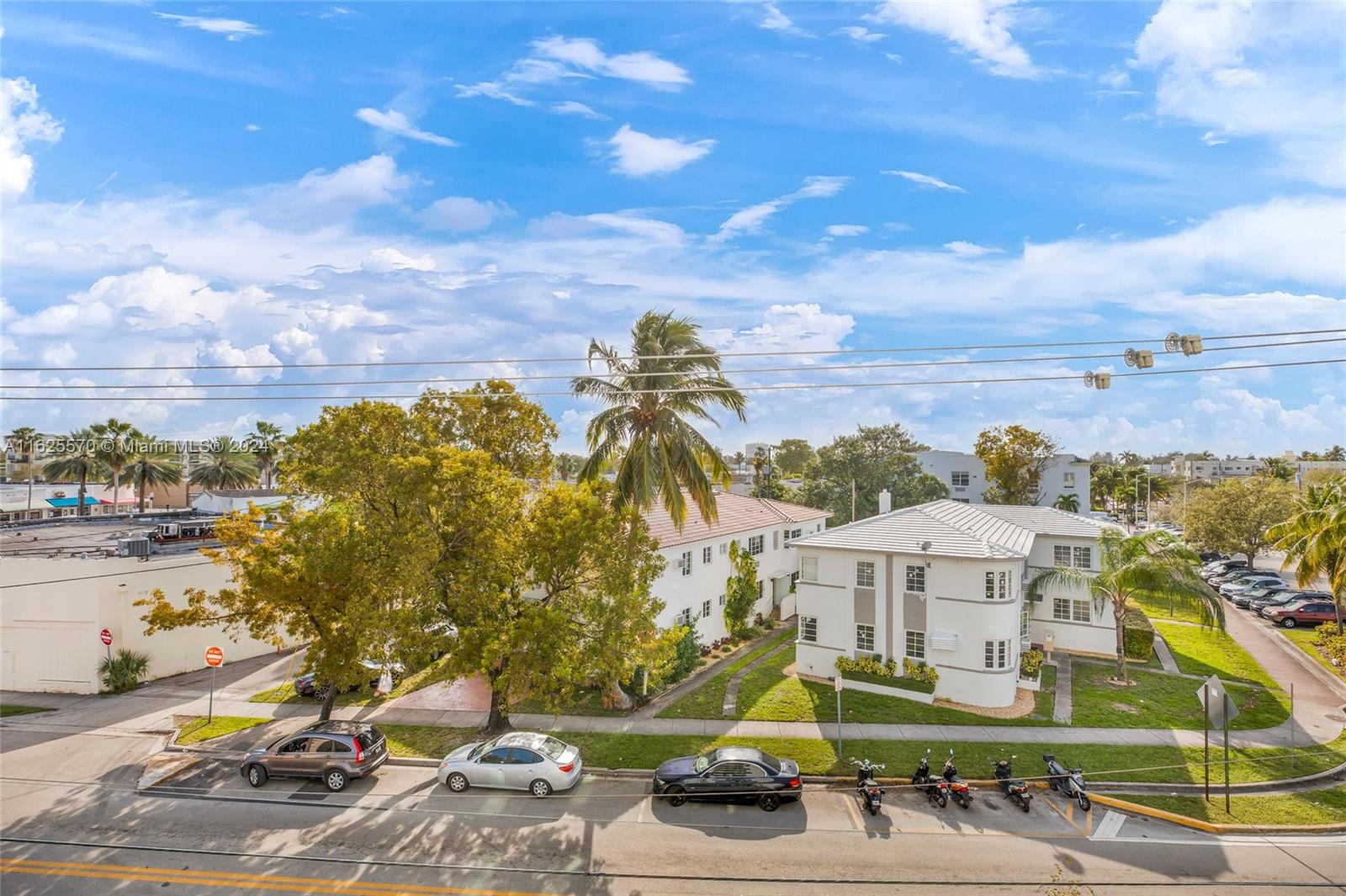 THE KNIGHTSBRIDGE CONDO - Residential