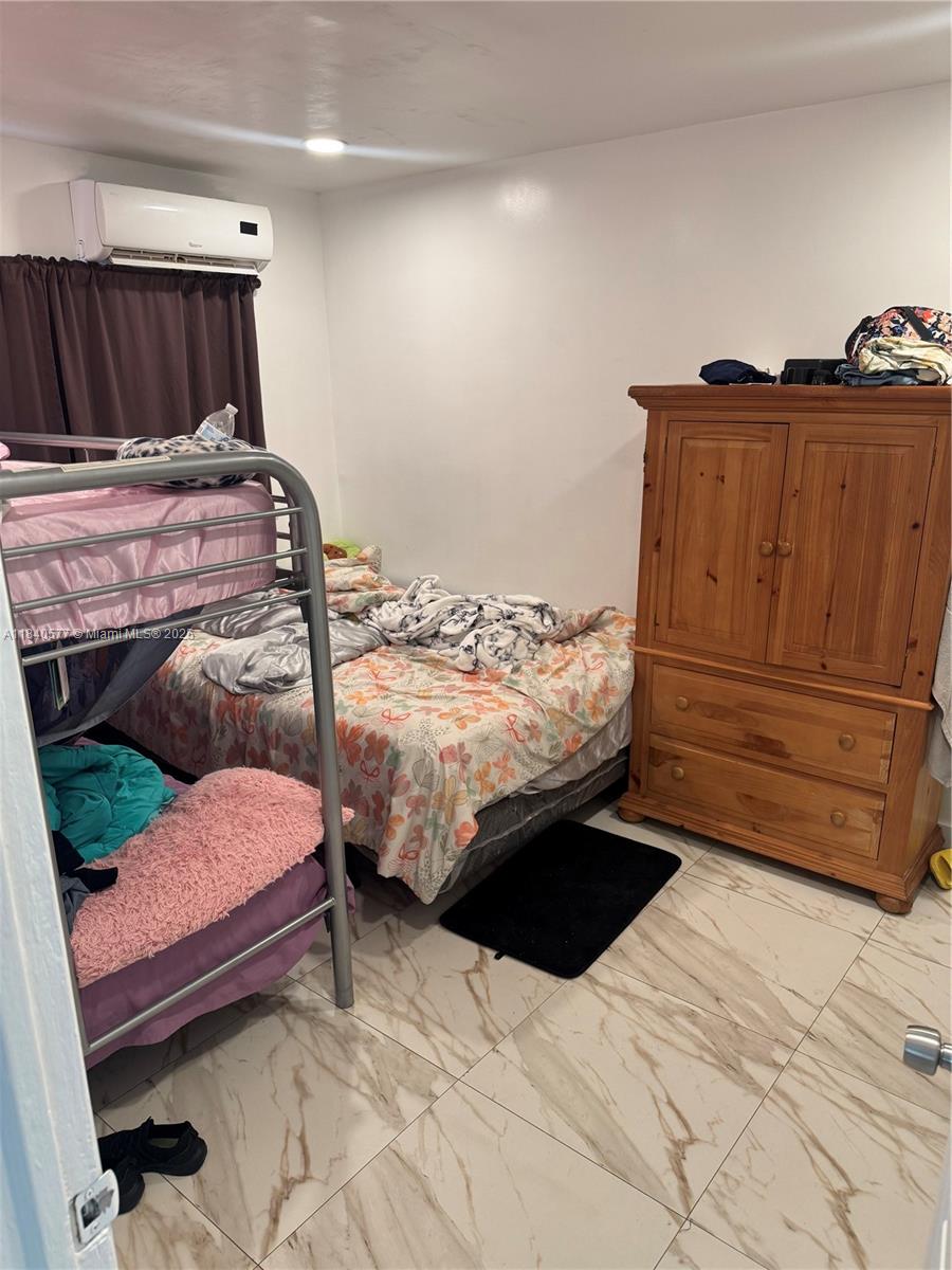 Lauderdale West - Residential Income
