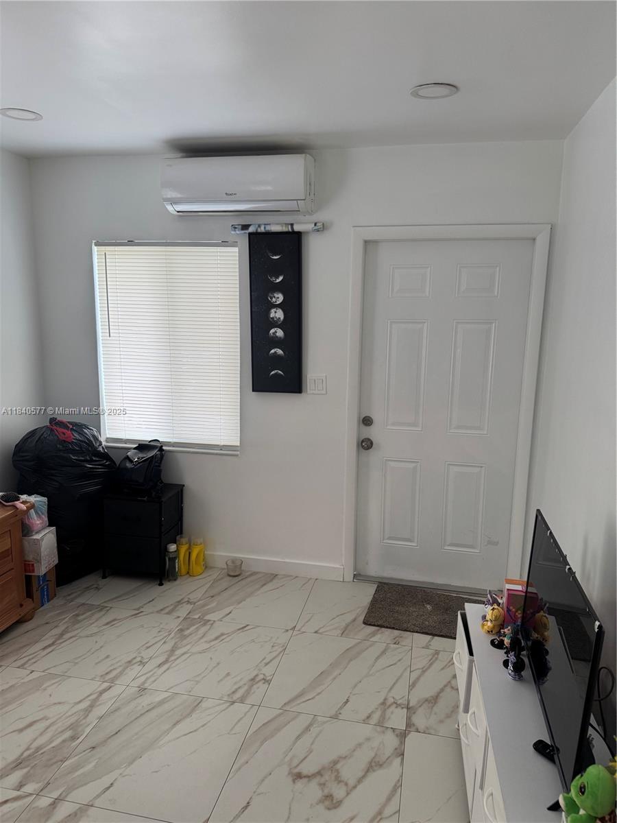 Lauderdale West - Residential Income
