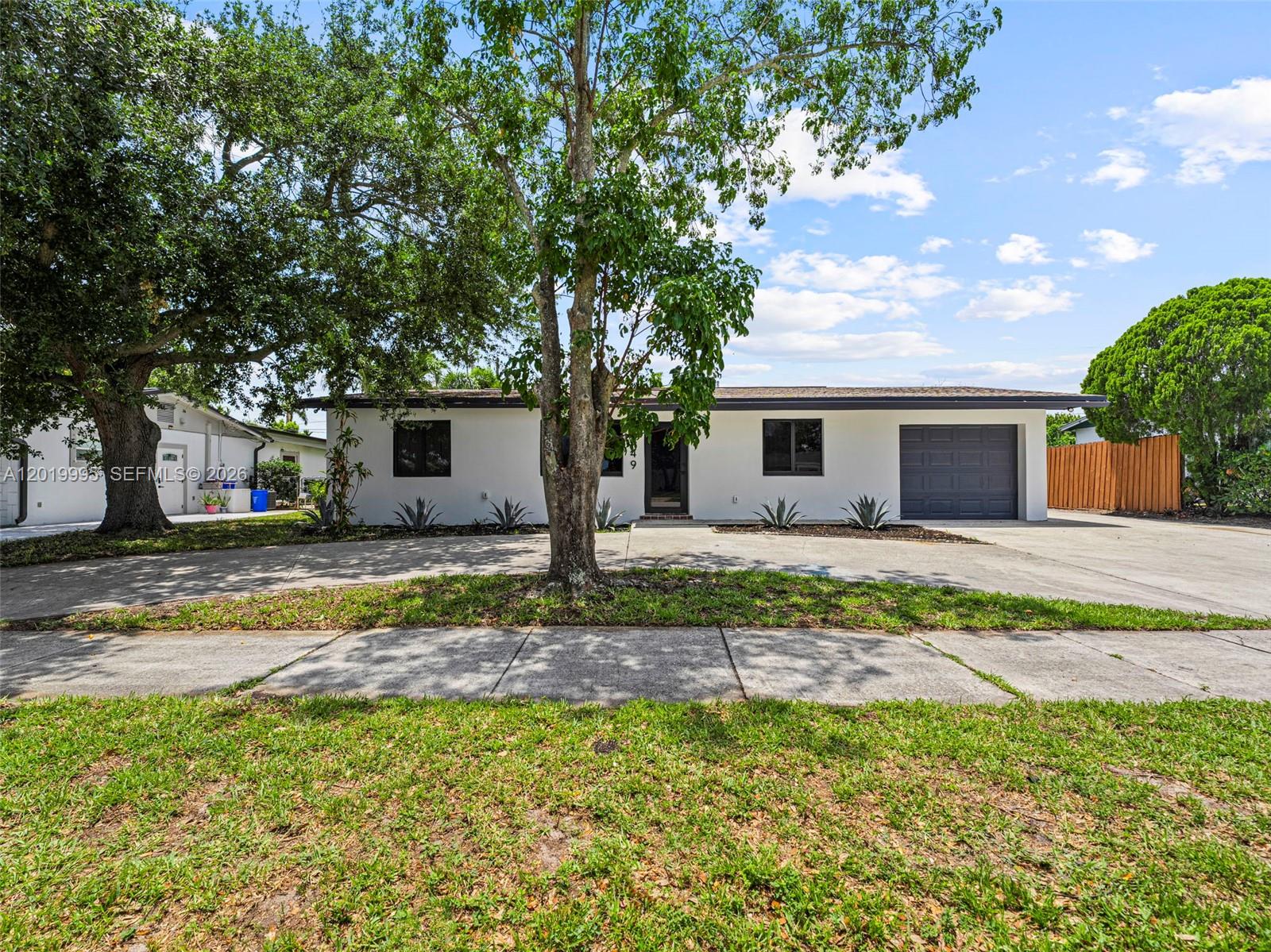 NORTH PALM BEACH VILLAGE - Residential