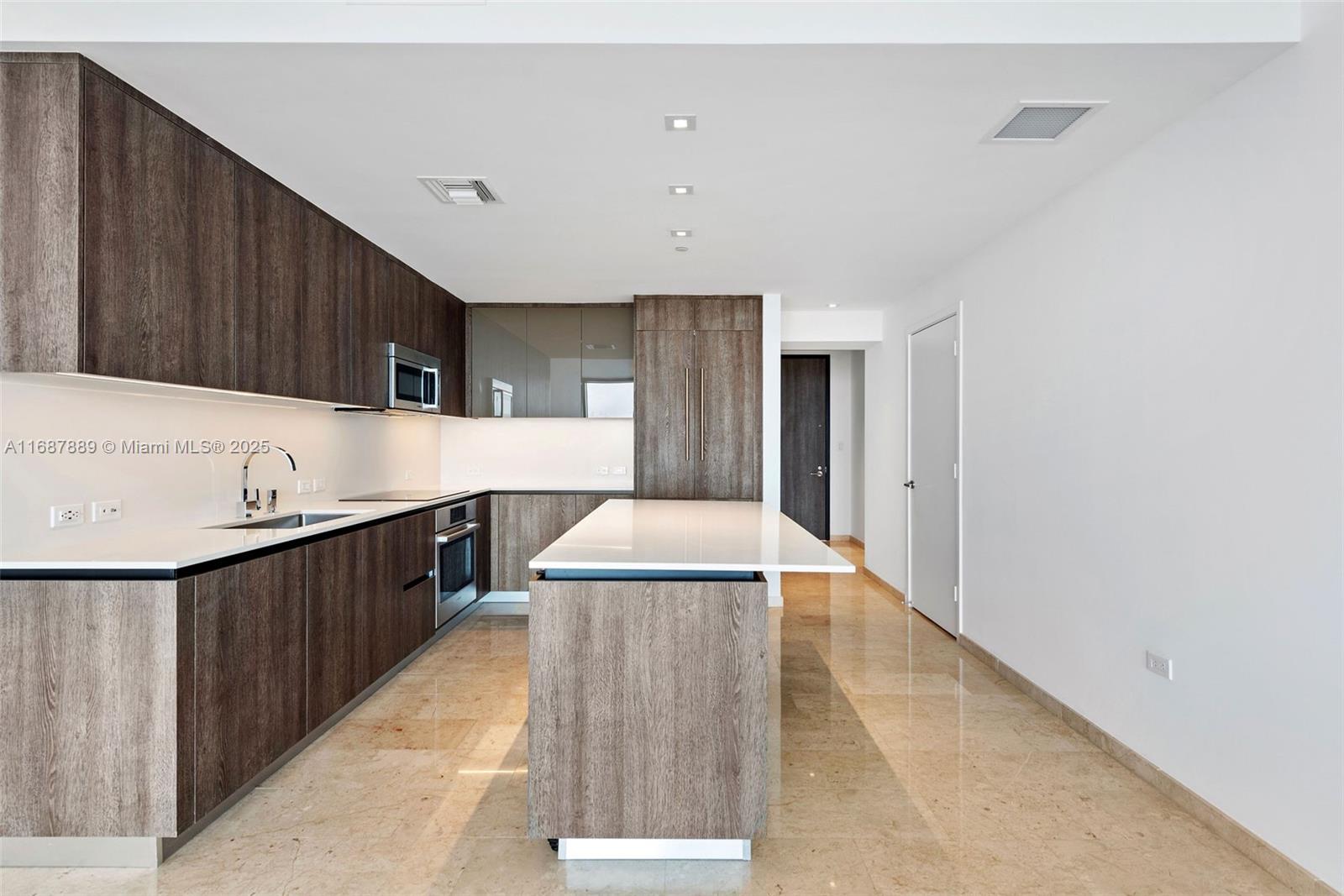88 SW 7th St 2408